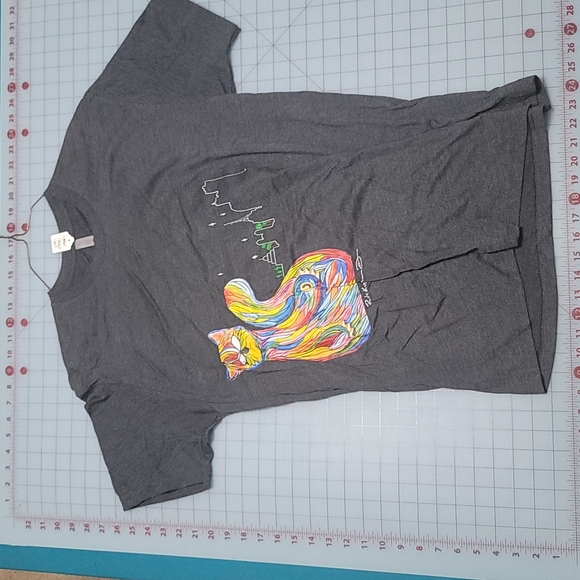 Embroidered Graphic Tee "Cat" by rk3handcrafted - Picture 2 of 2